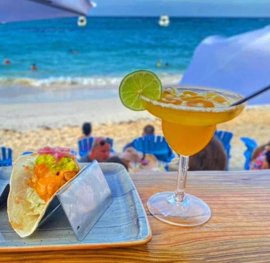 Los Corales Villas And Suites - Beach Club, Spa, Restaurants 蓬塔卡纳 外观 照片