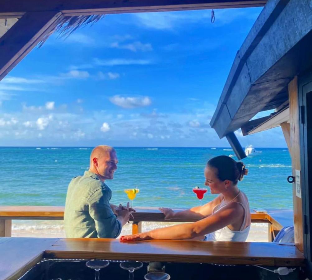 Los Corales Villas And Suites - Beach Club, Spa, Restaurants 蓬塔卡纳 外观 照片