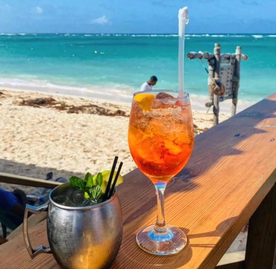 Los Corales Villas And Suites - Beach Club, Spa, Restaurants 蓬塔卡纳 外观 照片